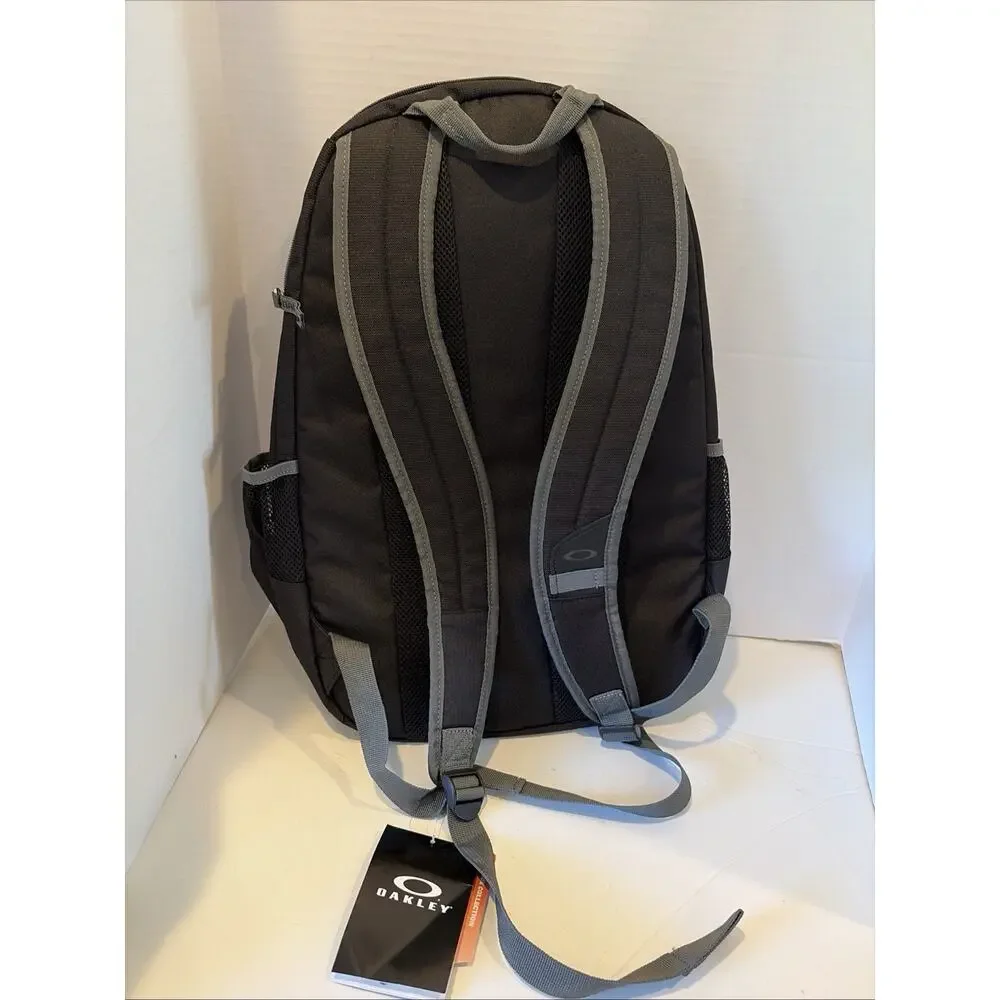 Oakley 26L Gearbox 5-Speed Backpack Stone black NEW w/ Tags
